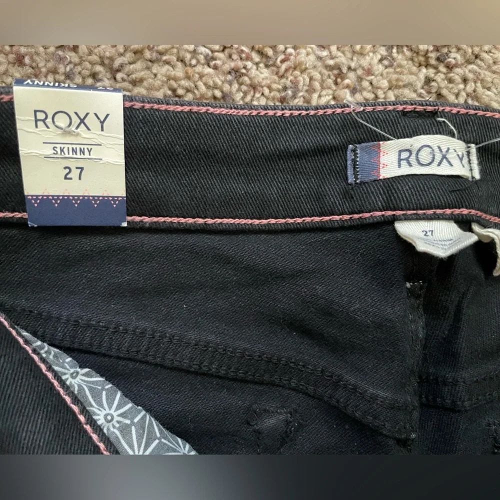 Roxy Black Skinny Jeans with Zipper ankles - Picture 8 of 11